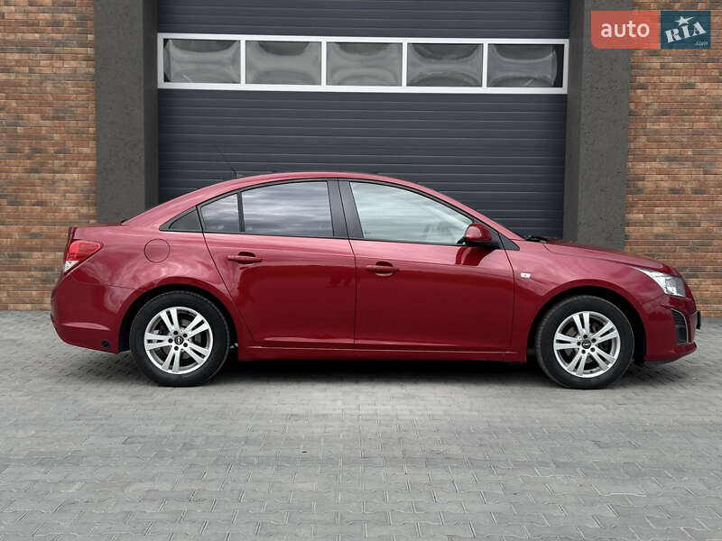 Седан Chevrolet Cruze 2013 в Черновцах