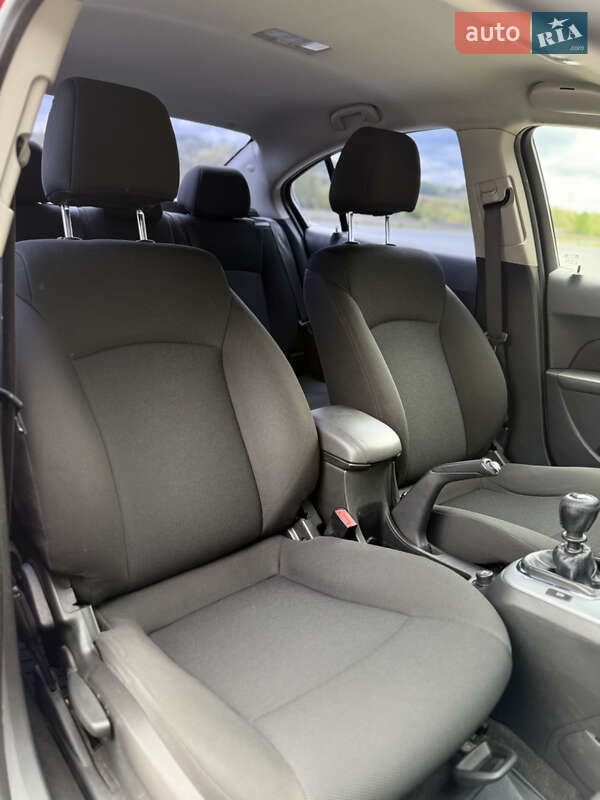 Седан Chevrolet Cruze 2013 в Черновцах