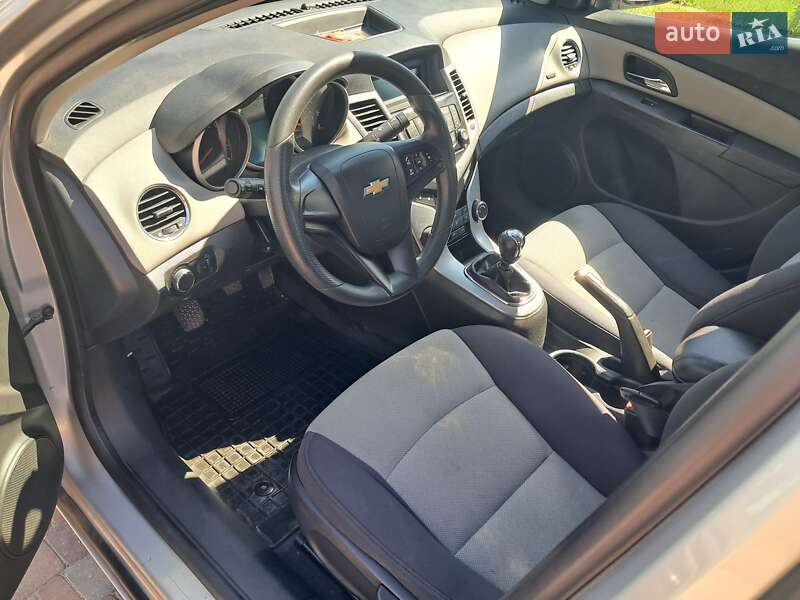 Седан Chevrolet Cruze 2012 в Миргороде
