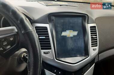 Хетчбек Chevrolet Cruze 2011 в 