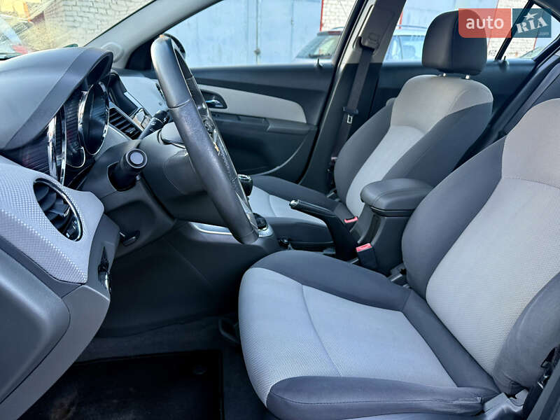 Седан Chevrolet Cruze 2010 в Ровно
