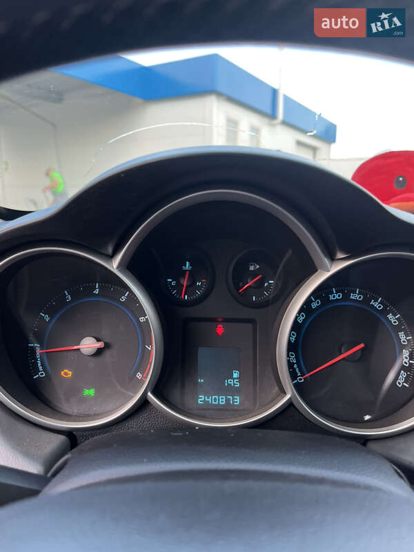 Седан Chevrolet Cruze 2011 в Ромнах