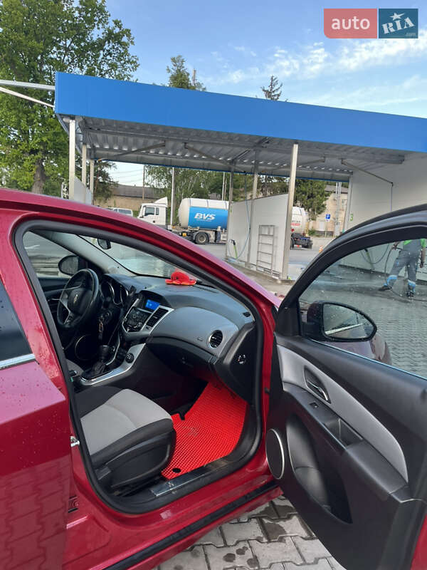 Седан Chevrolet Cruze 2011 в Ромнах