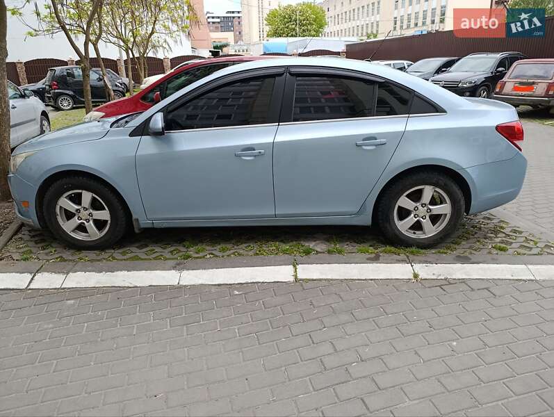 Седан Chevrolet Cruze 2011 в Тернополі