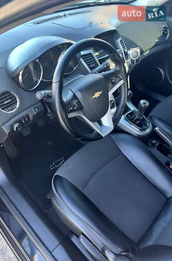 Хэтчбек Chevrolet Cruze 2011 в 