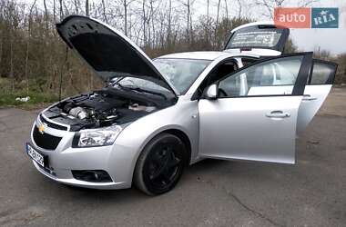 Хэтчбек Chevrolet Cruze 2012 в 