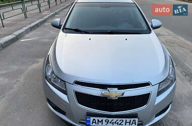 Хэтчбек Chevrolet Cruze 2012 в 