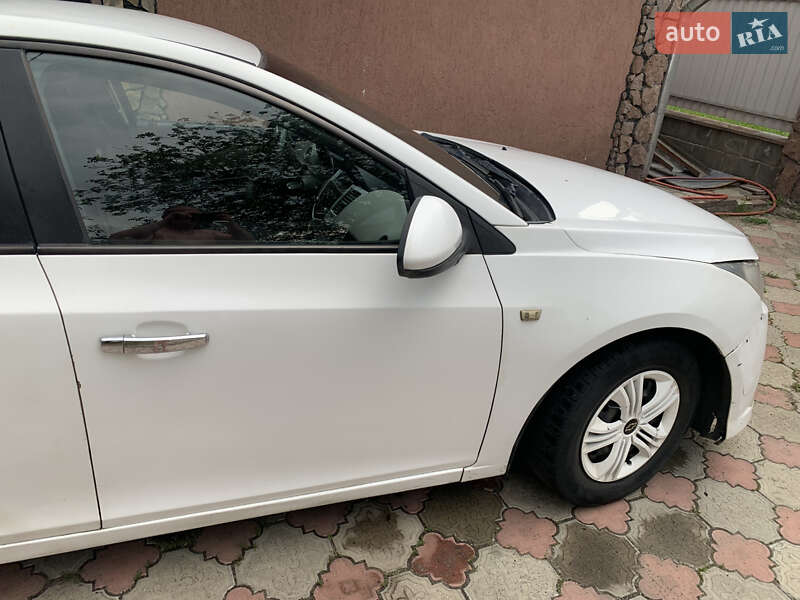 Седан Chevrolet Cruze 2010 в Малине