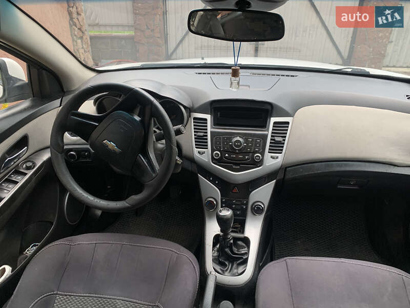 Седан Chevrolet Cruze 2010 в Малине