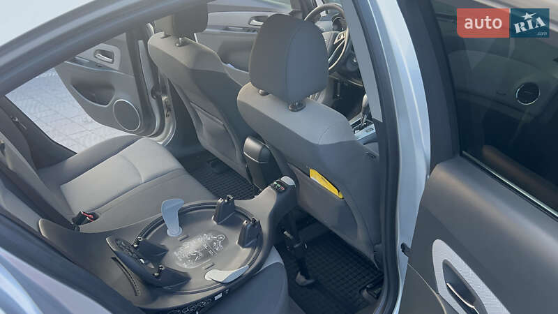 Седан Chevrolet Cruze 2010 в Львові