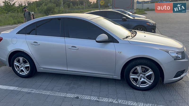 Седан Chevrolet Cruze 2010 в Львові