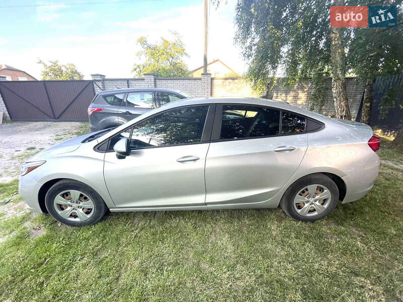 Седан Chevrolet Cruze 2017 в Львове