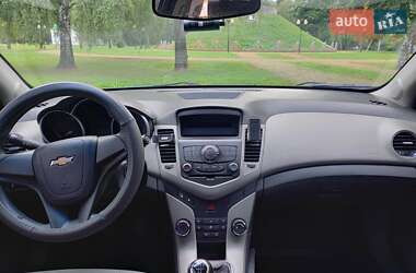 Седан Chevrolet Cruze 2009 в Полтаве