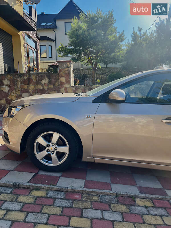 Седан Chevrolet Cruze 2011 в Тернополе