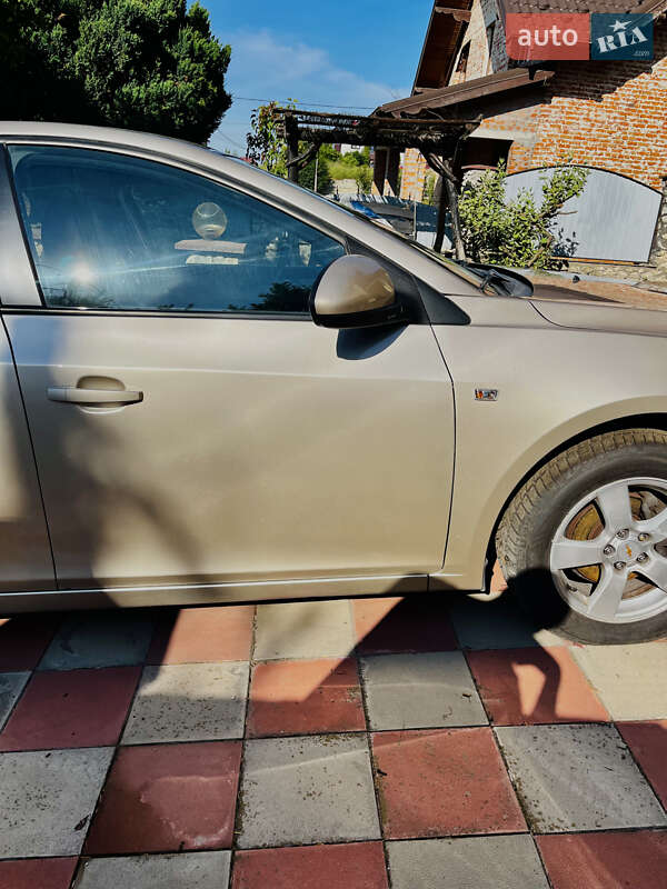 Седан Chevrolet Cruze 2011 в Тернополе