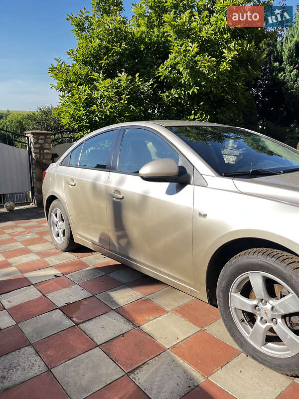 Седан Chevrolet Cruze 2011 в Тернополе