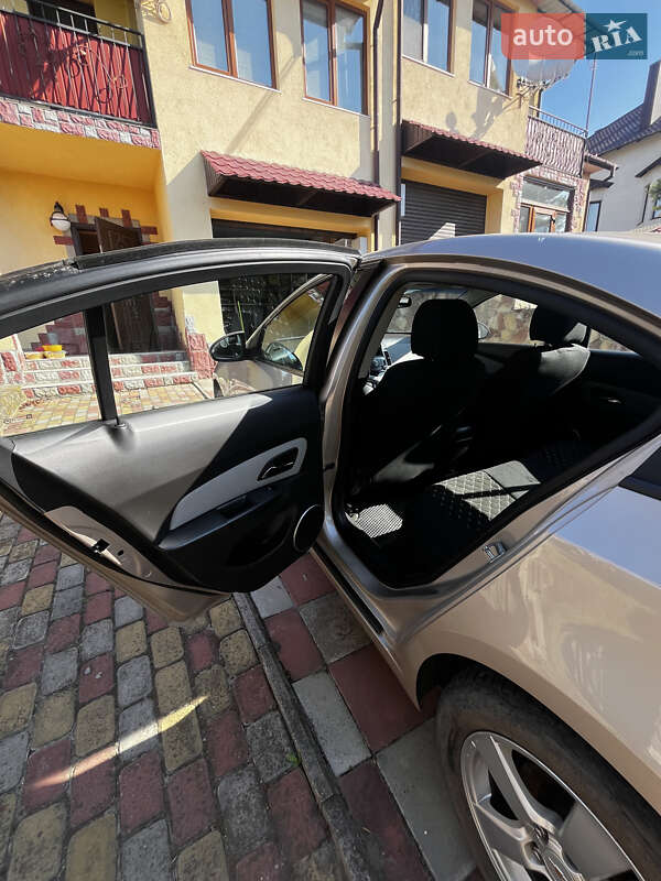 Седан Chevrolet Cruze 2011 в Тернополе
