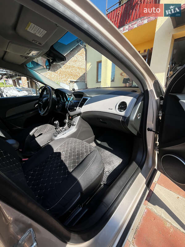 Седан Chevrolet Cruze 2011 в Тернополе