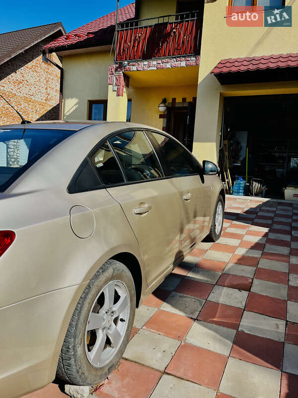 Седан Chevrolet Cruze 2011 в Тернополе