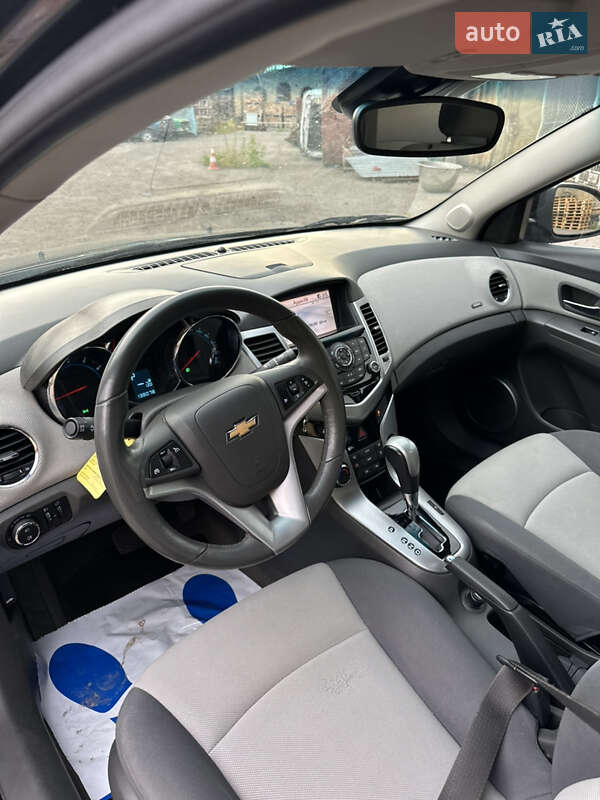 Седан Chevrolet Cruze 2010 в Луцке