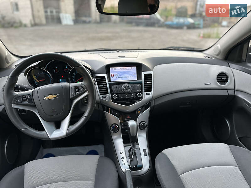 Седан Chevrolet Cruze 2010 в Луцке
