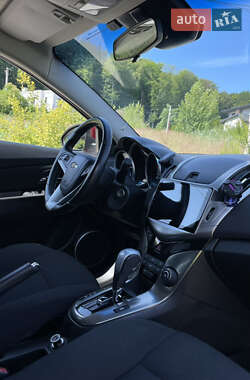 Хэтчбек Chevrolet Cruze 2014 в 
