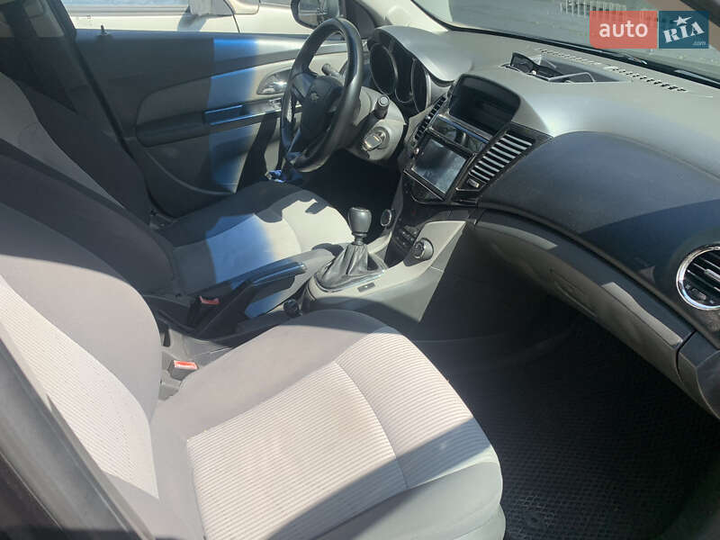 Седан Chevrolet Cruze 2009 в Ужгороді