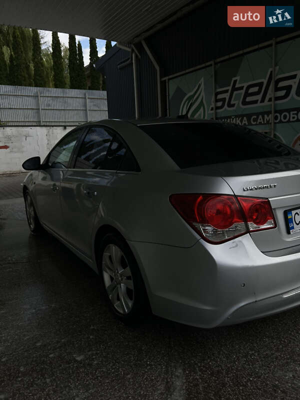 Седан Chevrolet Cruze 2012 в Черновцах