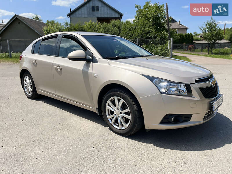 Хэтчбек Chevrolet Cruze 2012 в Калуше