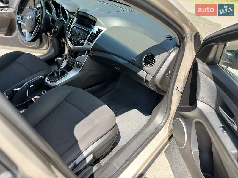 Хэтчбек Chevrolet Cruze 2012 в Калуше