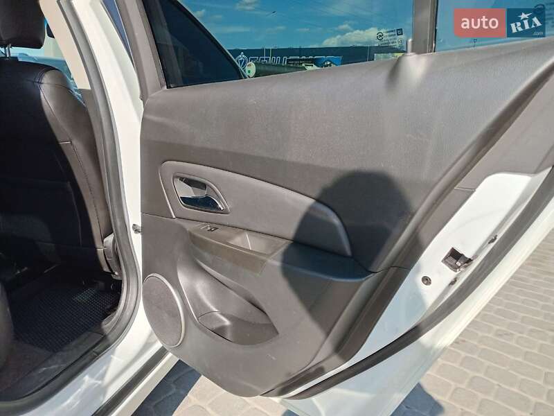 Седан Chevrolet Cruze 2012 в Львове