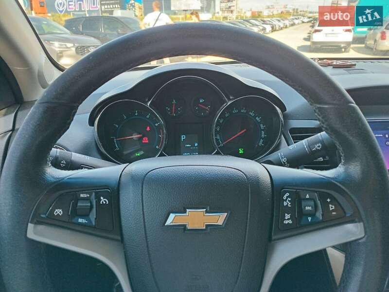 Седан Chevrolet Cruze 2012 в Львове