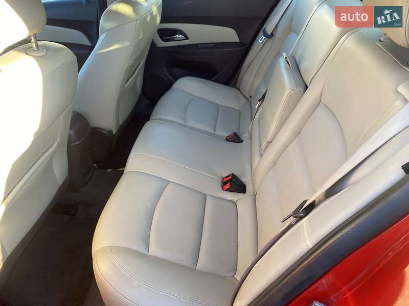 Седан Chevrolet Cruze 2015 в Львове