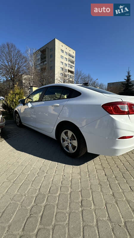 Седан Chevrolet Cruze 2018 в Львове