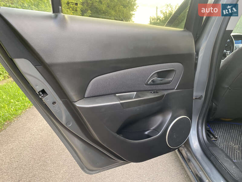 Седан Chevrolet Cruze 2011 в Сумах