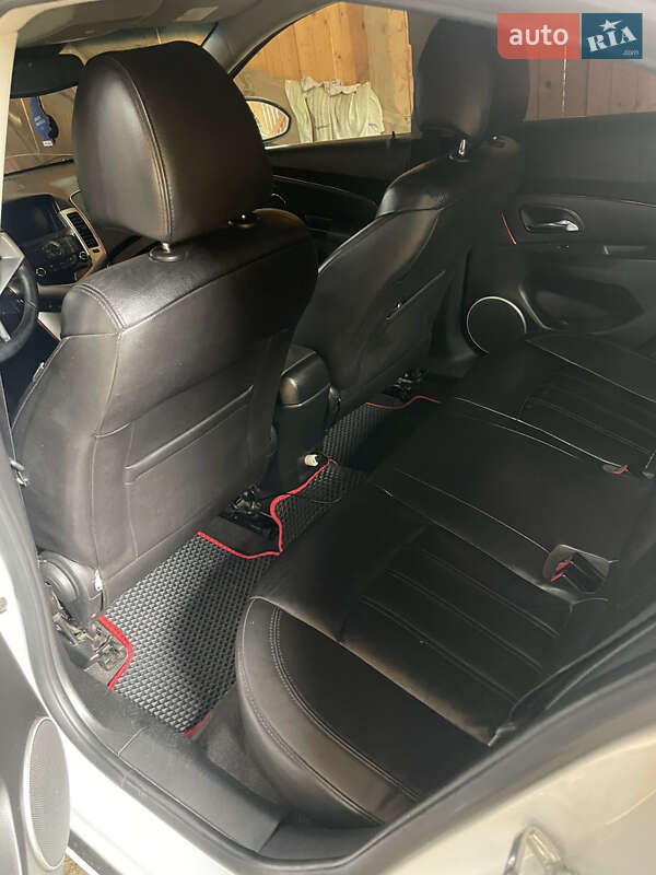 Седан Chevrolet Cruze 2011 в Рахове