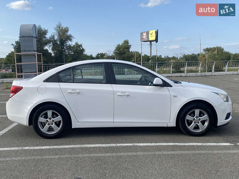 Седан Chevrolet Cruze 2009 в Киеве фото 2 Седан Chevrolet Cruze 2009 в Киеве
