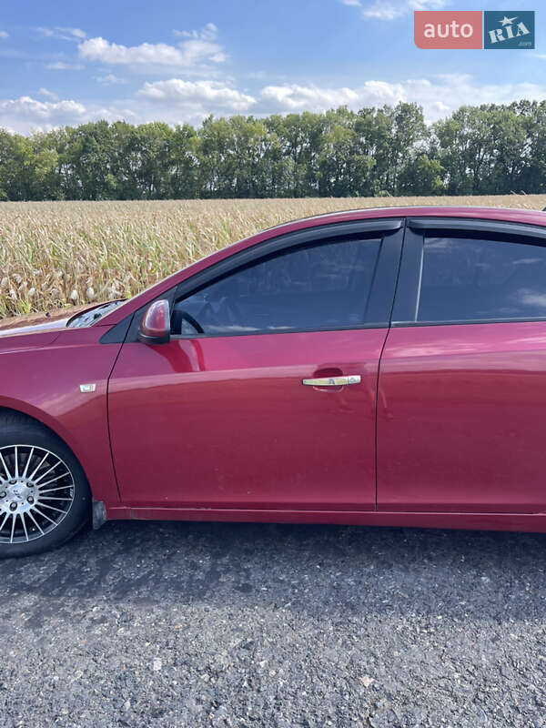 Седан Chevrolet Cruze 2010 в Полтаві
