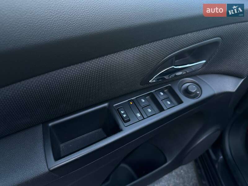 Седан Chevrolet Cruze 2015 в Києві