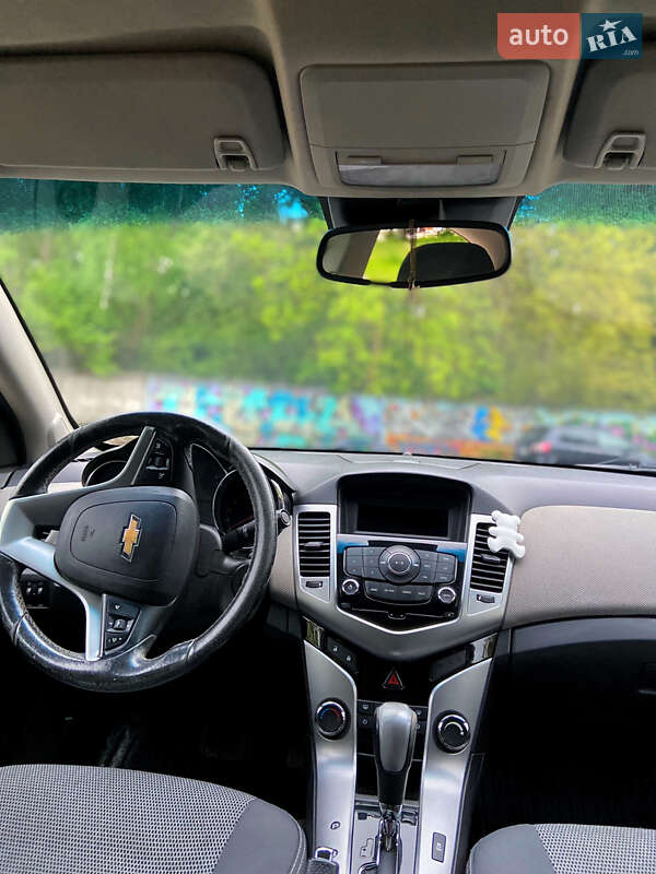 Седан Chevrolet Cruze 2011 в Львове