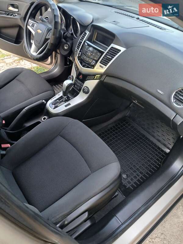 Седан Chevrolet Cruze 2011 в Каменском