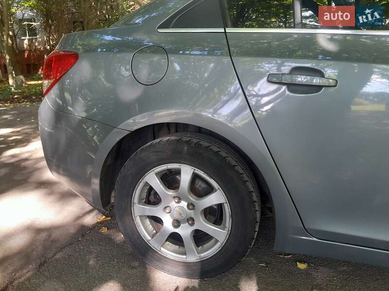 Седан Chevrolet Cruze 2010 в Казатине