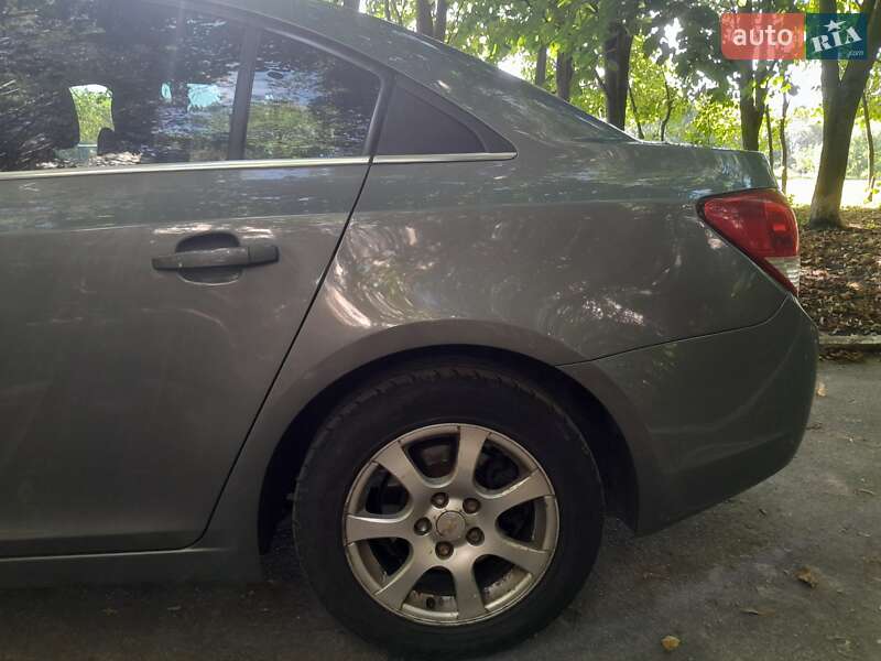 Седан Chevrolet Cruze 2010 в Казатине