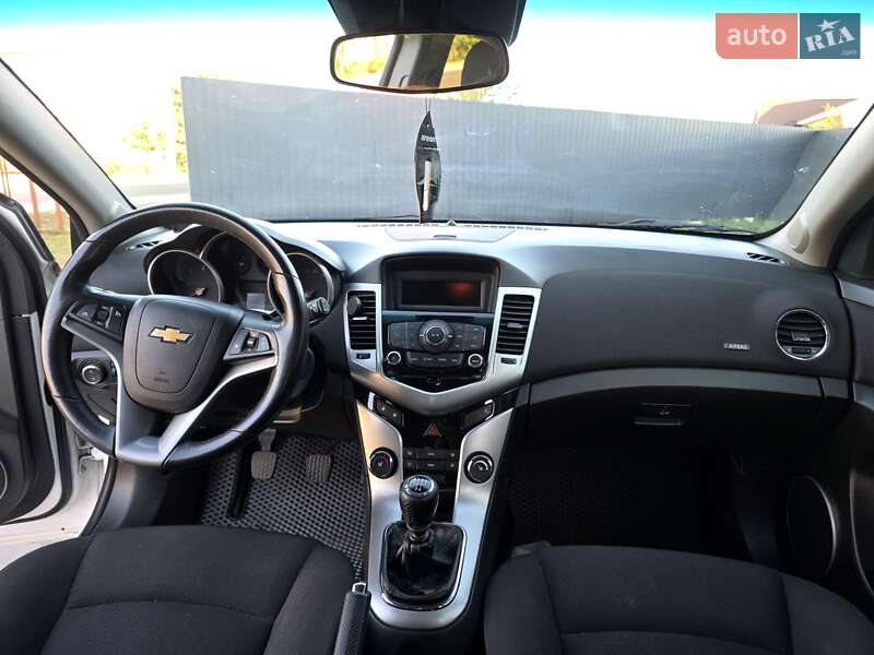 Хэтчбек Chevrolet Cruze 2011 в Киеве