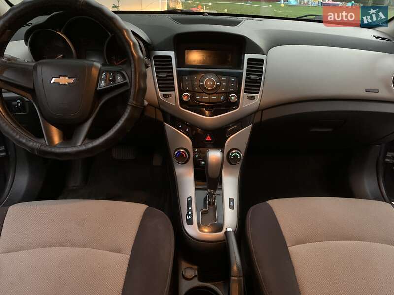 Седан Chevrolet Cruze 2012 в Львове