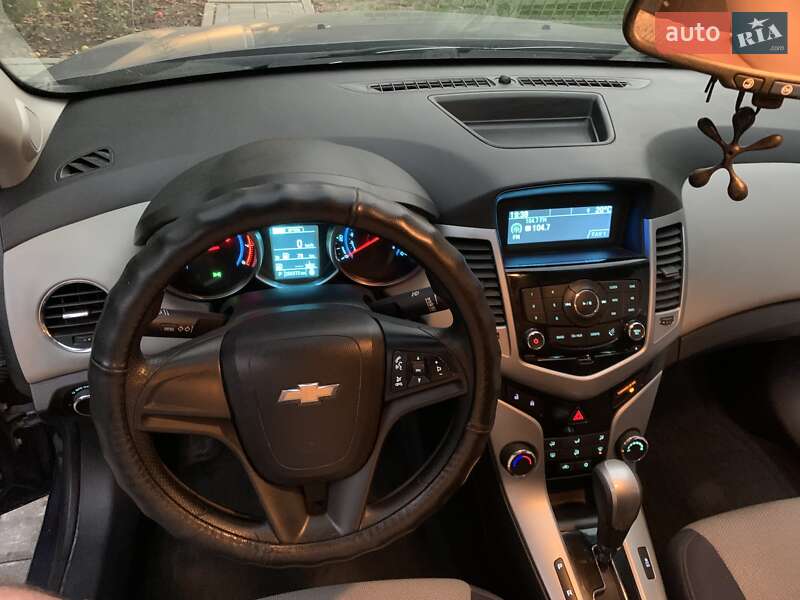 Седан Chevrolet Cruze 2012 в Львове