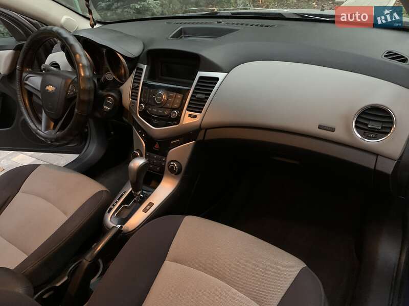 Седан Chevrolet Cruze 2012 в Львове