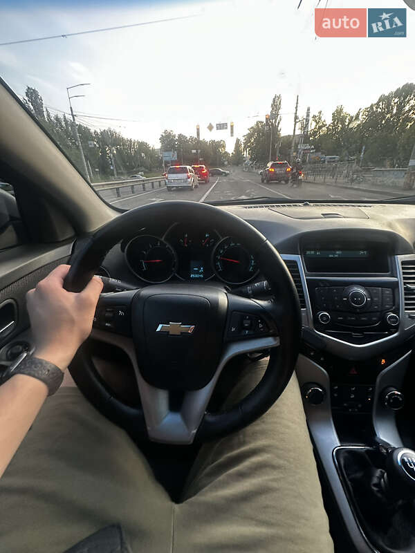Седан Chevrolet Cruze 2011 в Киеве фото 2 Седан Chevrolet Cruze 2011 в Киеве