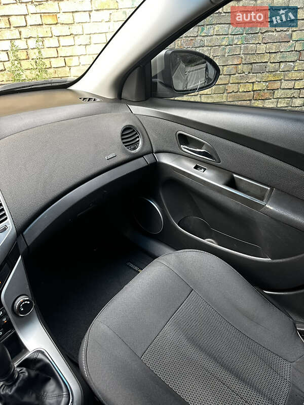 Седан Chevrolet Cruze 2011 в Киеве фото 10 Седан Chevrolet Cruze 2011 в Киеве