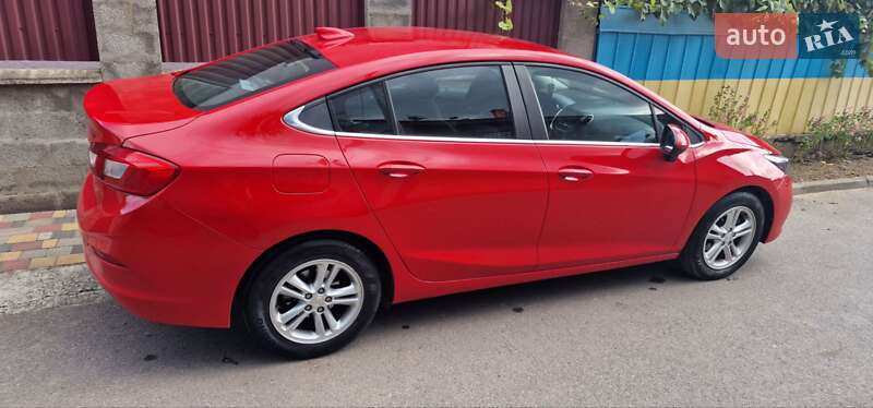 Седан Chevrolet Cruze 2017 в Ужгороді